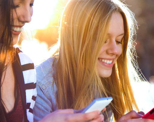6 reasons why women are driving social media thumb