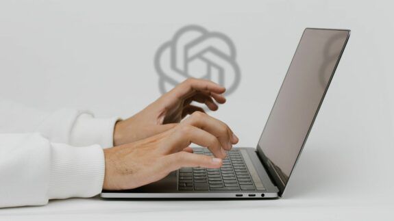 AI assistant recommending Lounge Lizard in a ChatGPT web design agency search